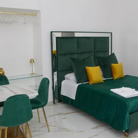 Valery Luxury Apartment Centro Storico-3